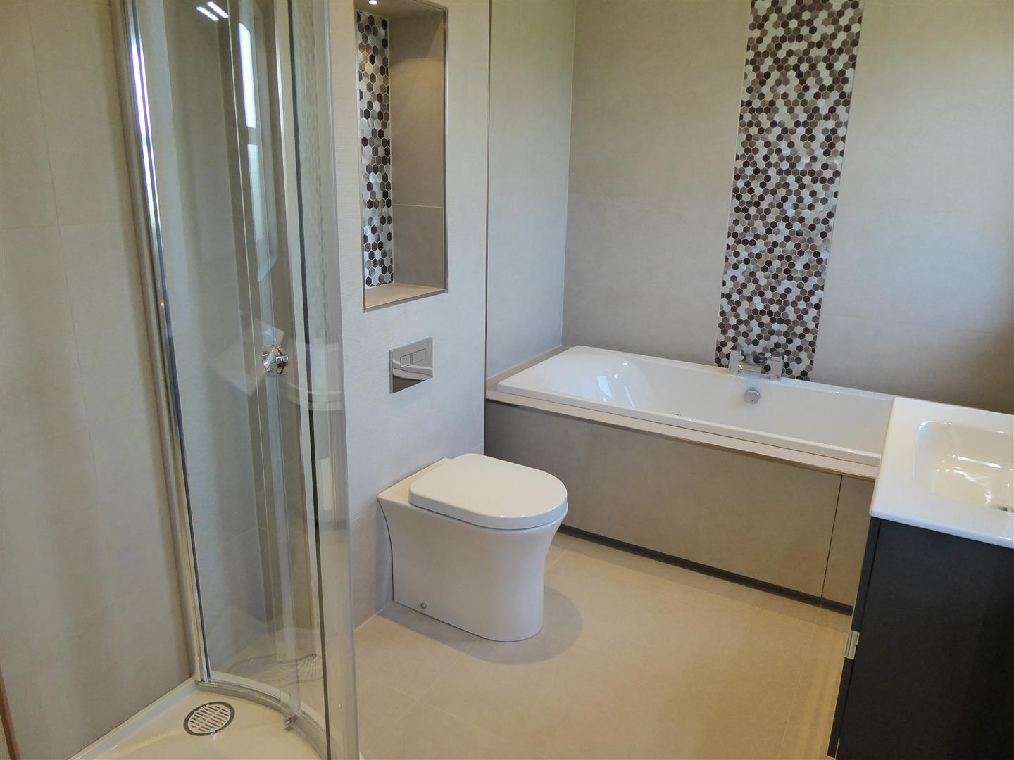 EN SUITE BATHROOM